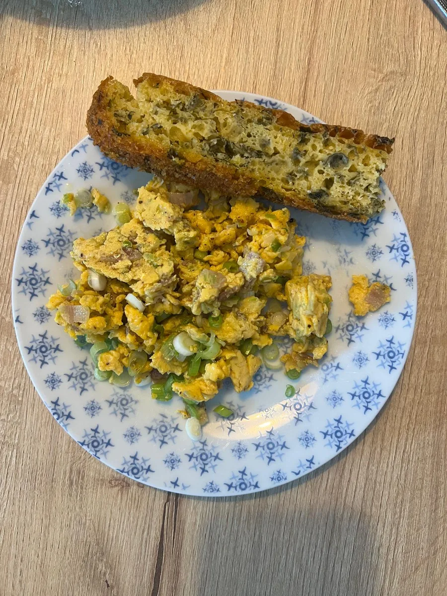 Brandnetelbrood — klaar en geserveerd
