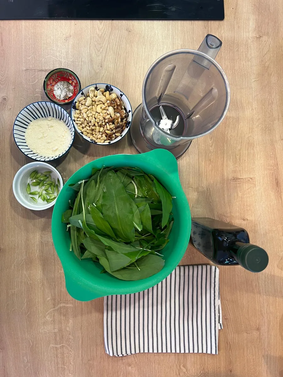 Ingrediënten voor daslook pesto